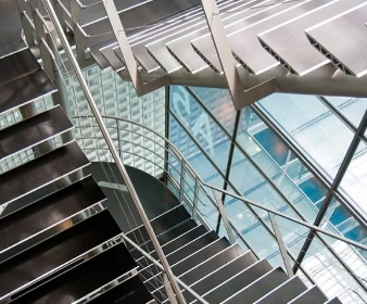 escaleras metálicas en Móstoles fabricadas por Aluminios Juma